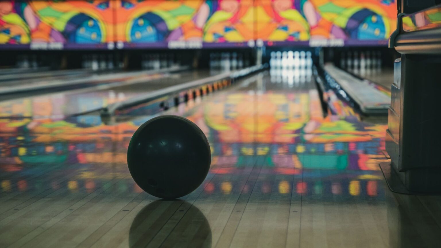Bowling Alleys, Bars and Movie Theaters Are Disappearing, and Loneliness Is the Cost
